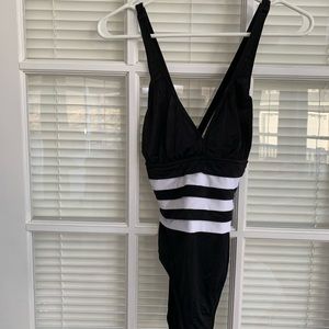 🌸 LADIES SWIMSUIT